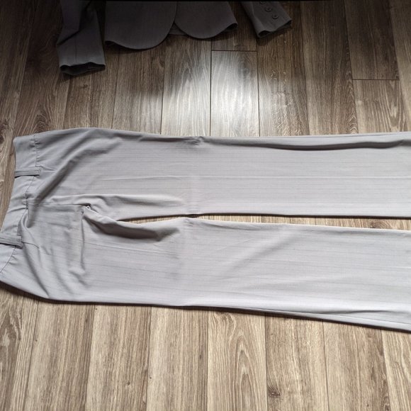 Vintage Women (S) - ANNEX Grey Pinstripe Suit: Machine-Washable - Picture 10 of 15